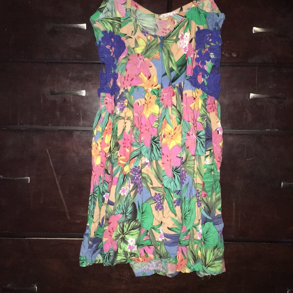 Dress - Picture 2 of 4